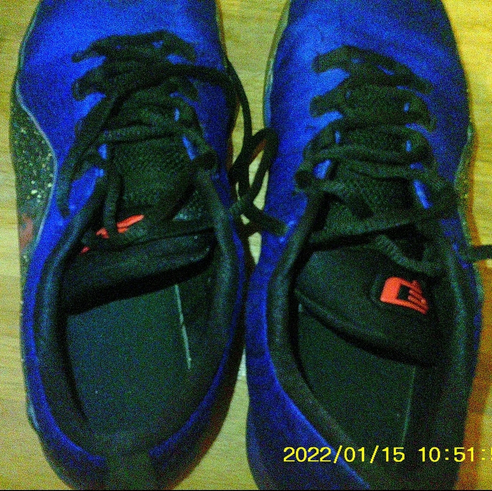 Blue Jordan shoes size 7y
